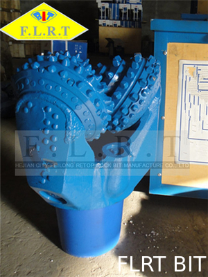 Harga yang bagus 311.2mm FSA537G Roller Cone Bit / Bor Sumur Minyak Untuk Pembentukan Keras Sedang on line