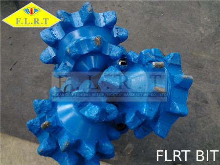 Harga yang bagus Blue Steel Tooth Tricone Bit Formasi Lembut Untuk Pengeboran Sumur Dangkal on line