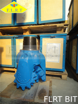 Harga yang bagus Baja Gigi Tahan Lama Tricone Bit / Gigi Giling Bit 13 5/8 